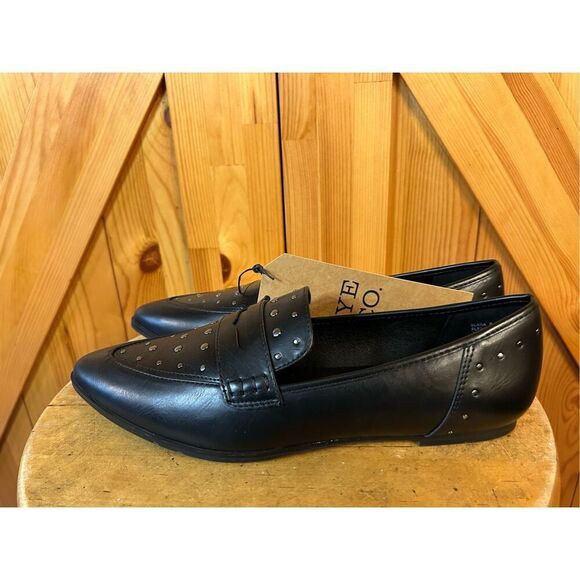 Frye and Co women’s Elara black studded pointed toes shoes size 8.5M Nwt - Picture 1 of 8